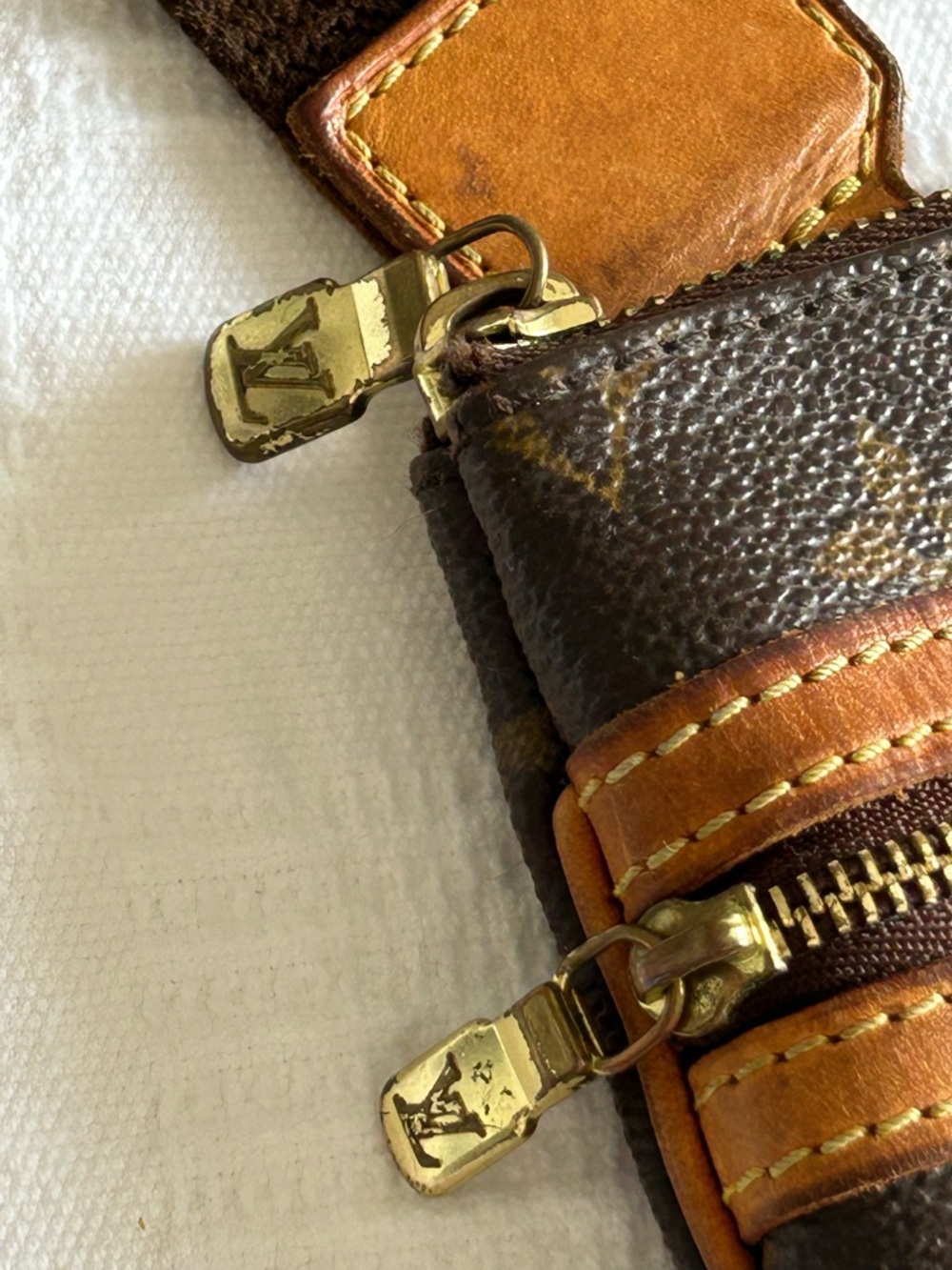 Louis Vuitton Bosphore Pochette Monogram Canvas - Picture 10 of 15